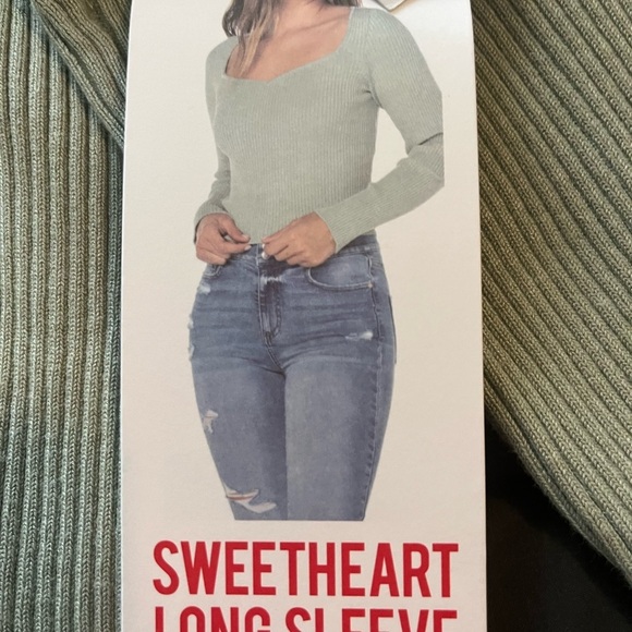 Celebrity Pink Ribbed V-Neck Top in Light Green - Picture 4 of 5